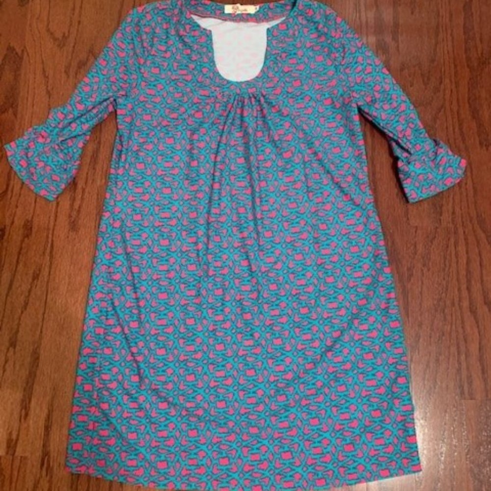 LADIES KNEE LENGETH DRESS, SIZE MEDIUM